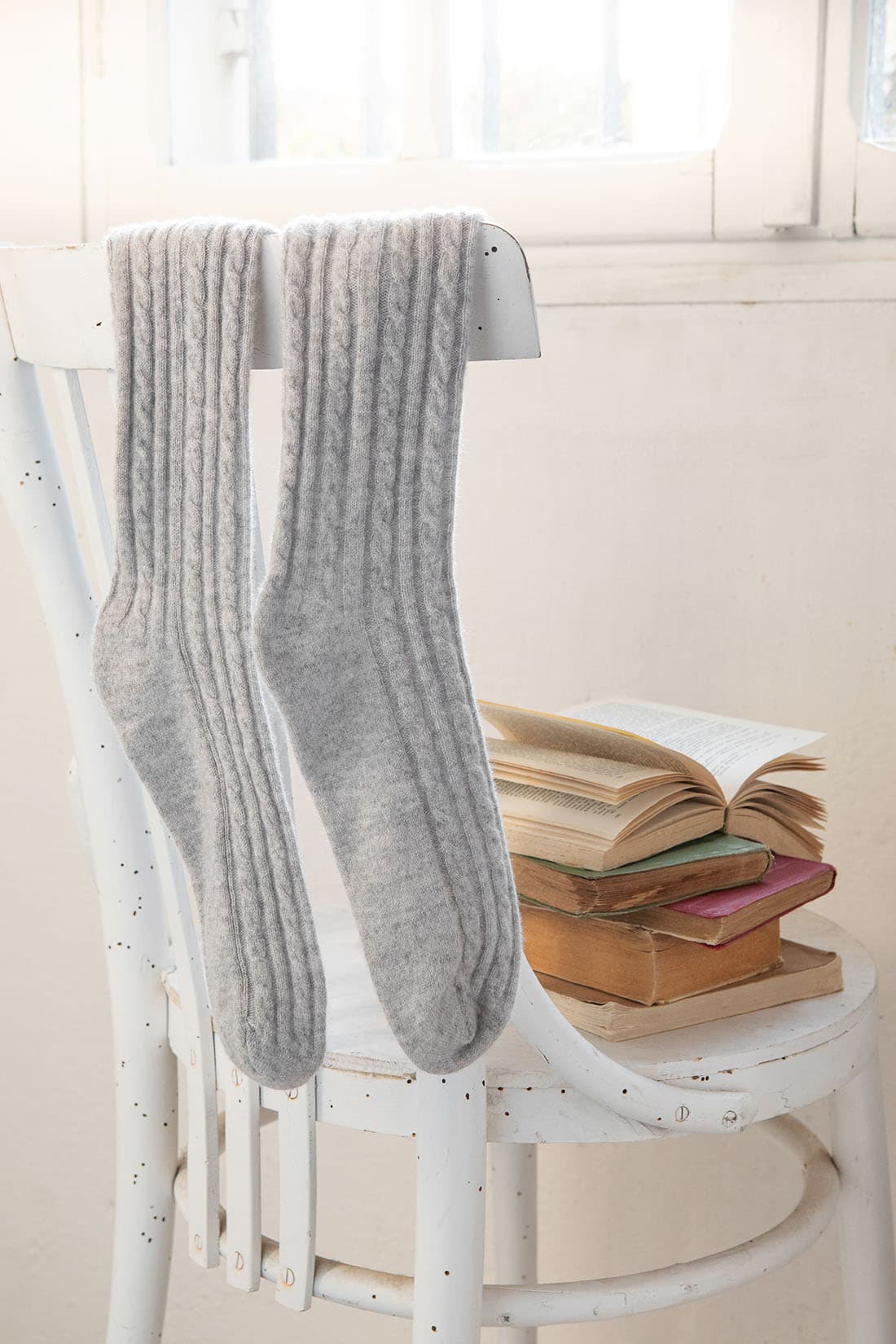 Socken mit Zopfmuster