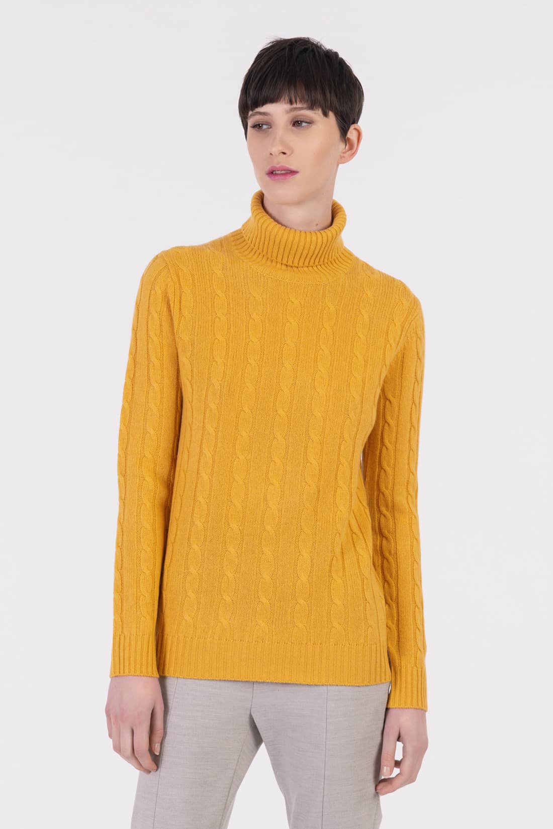 Cable-knit turtleneck