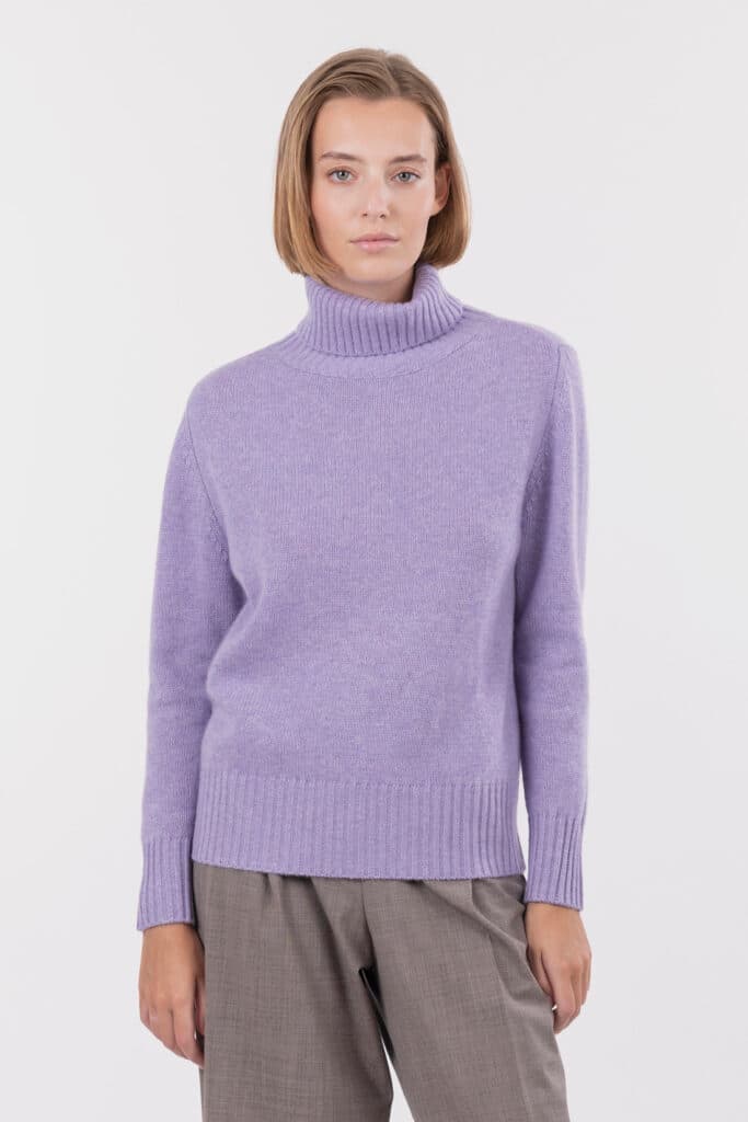 Women's heavy turtleneck