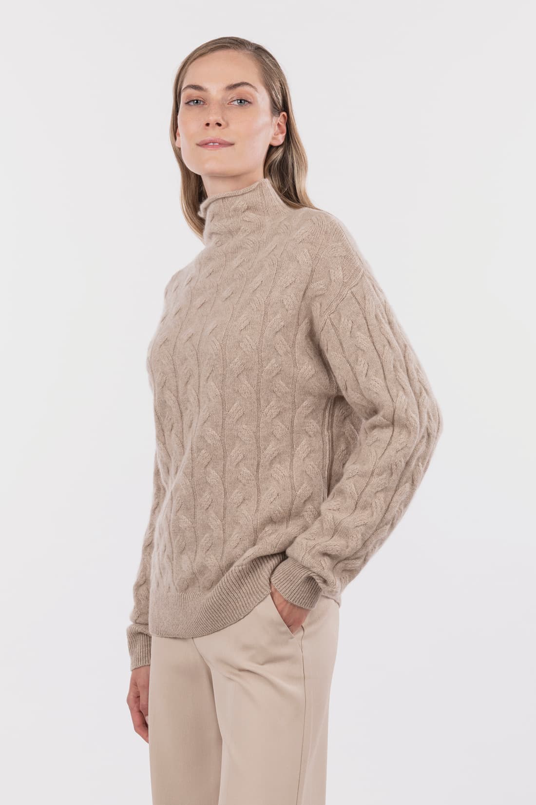 Vulcanhals pullover mit zöpfe