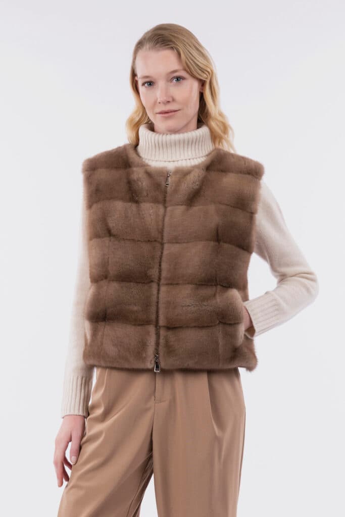 Short cashmere gilet with zip and mink fur details