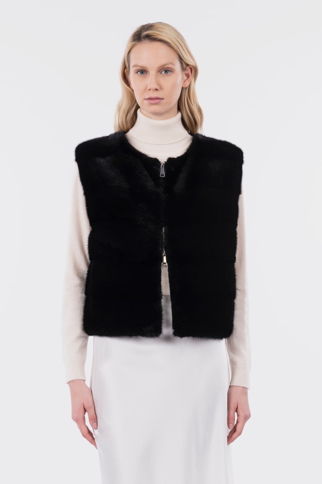 Short cashmere gilet with zip and mink fur details