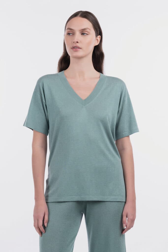 Oversize V-neck T-shirt