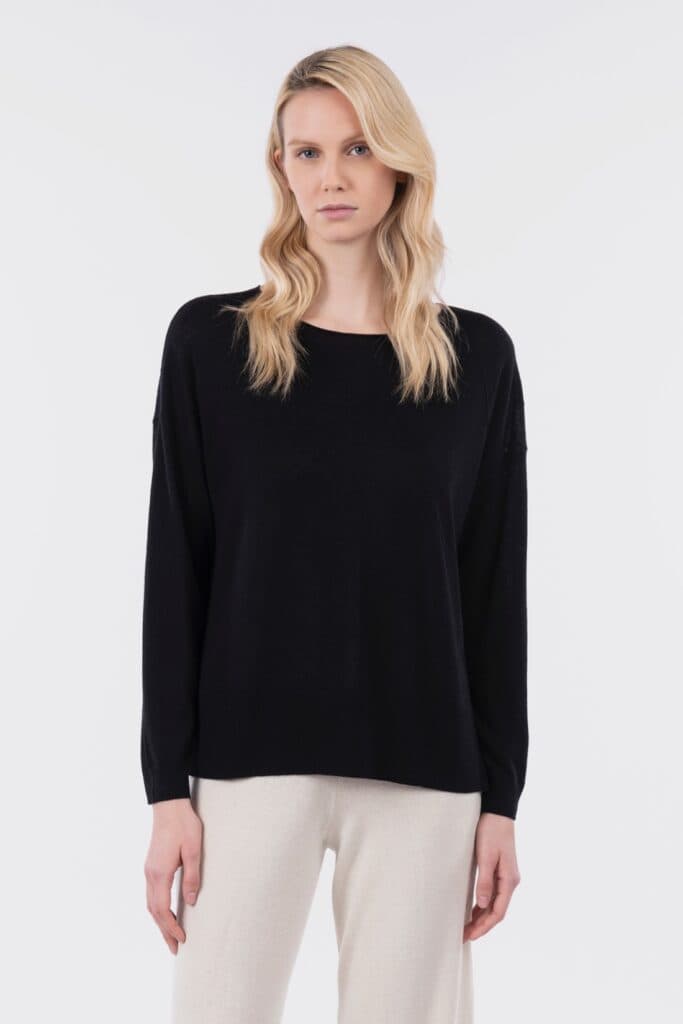 Asymmetrischer Pullover mit Rautenstruktur