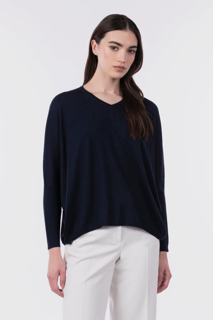 Dolman sleeve V neck pull